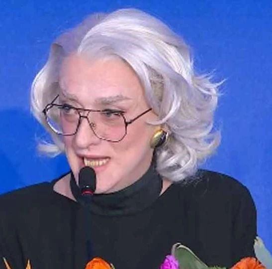 drusilla foer look sanremo conferenza stampa