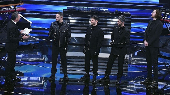 sanremo 2022 perch&eacute; cantanti indossano guanti