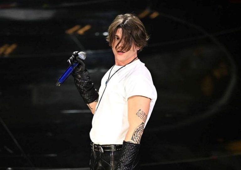 sanremo 2022 perché cantanti indossano guanti