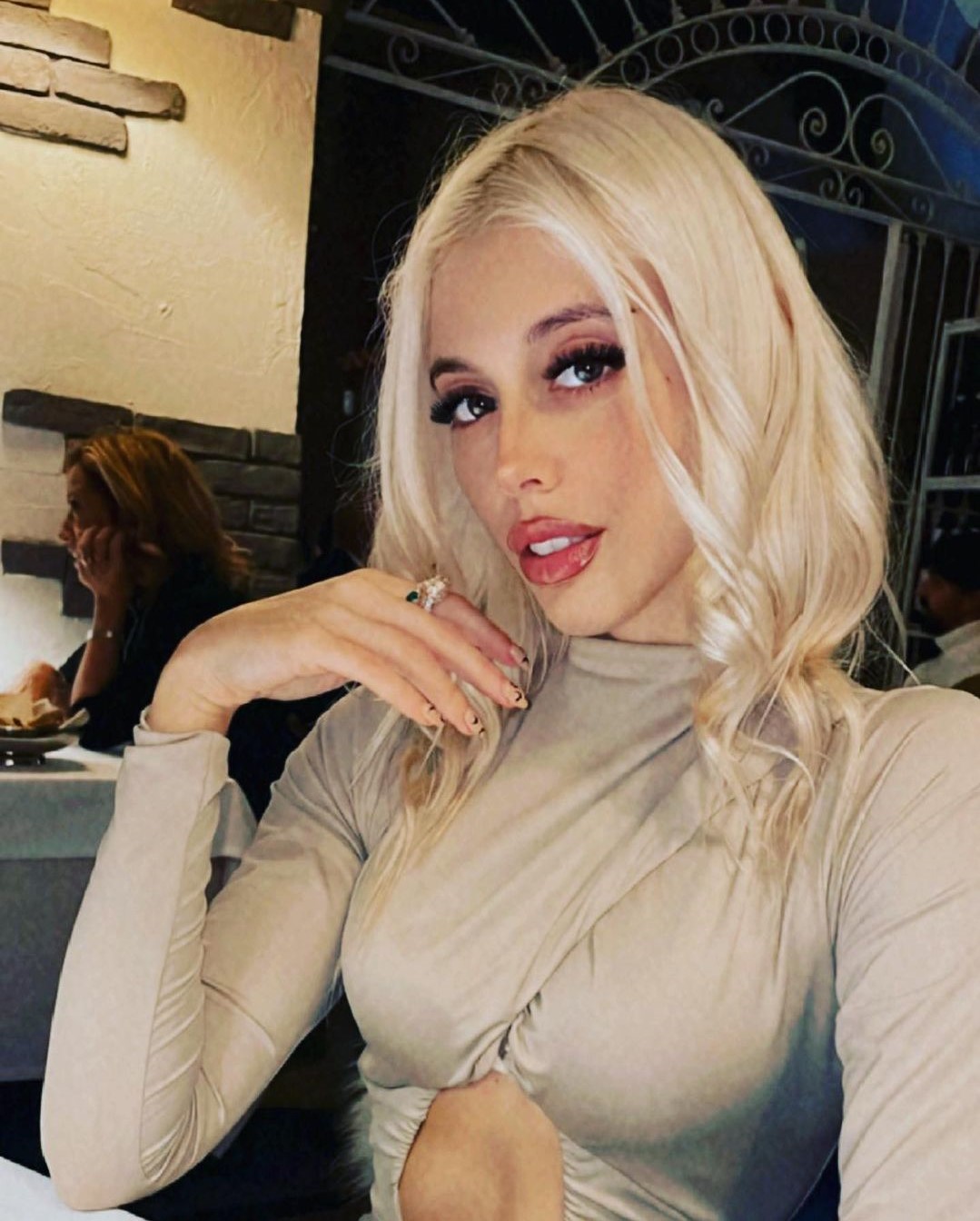 Asia Valente chi &egrave;