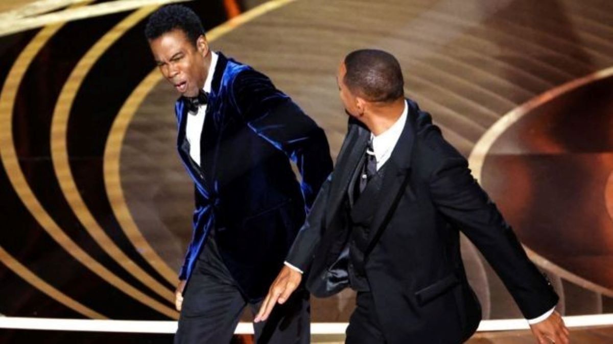 Cosa rischia Will Smith per lo schiaffo a Chris Rock