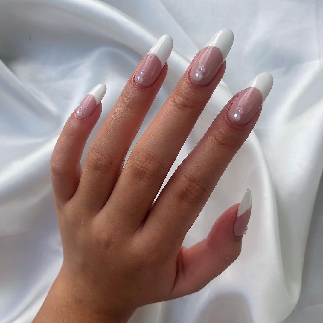 manicure con le perle