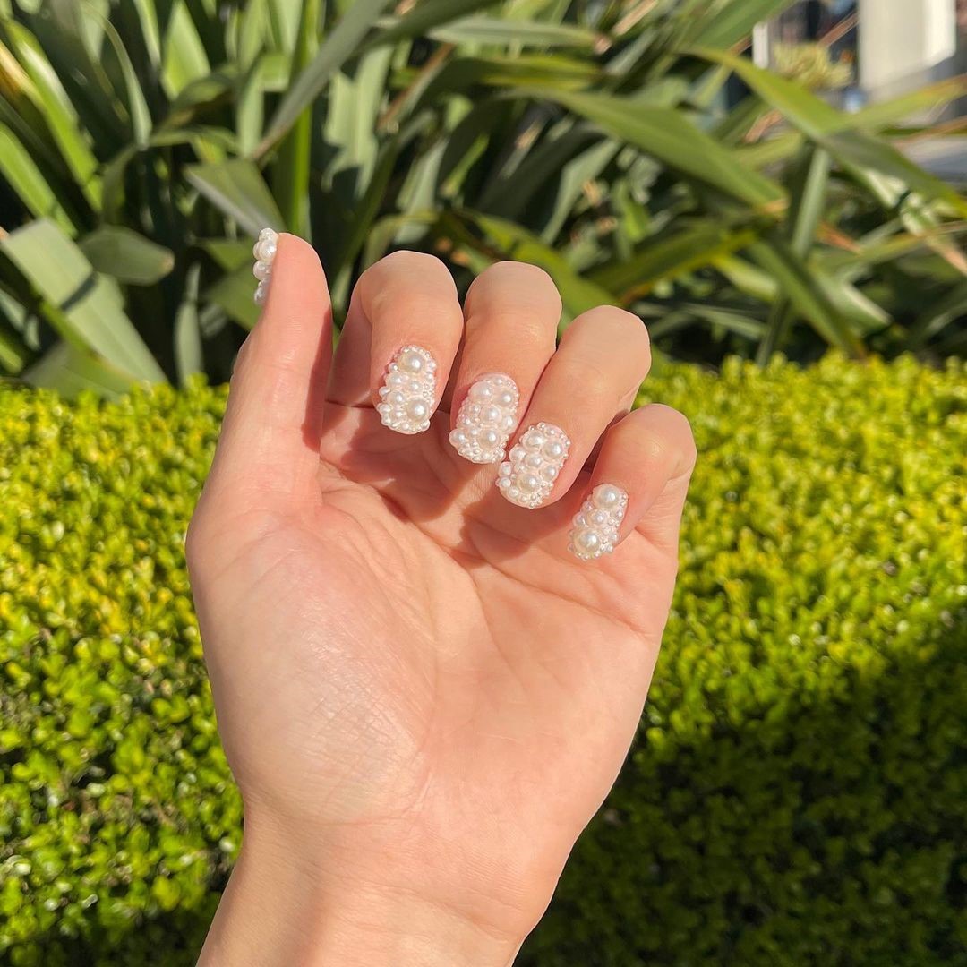 manicure con le perle