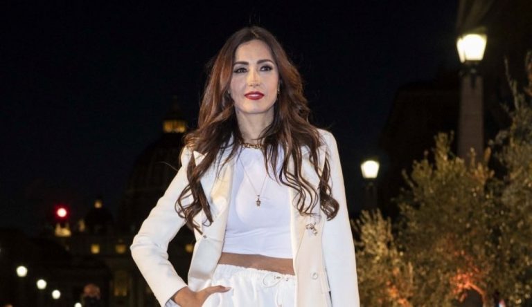 Caterina Balivo look prima film Laura Pausini