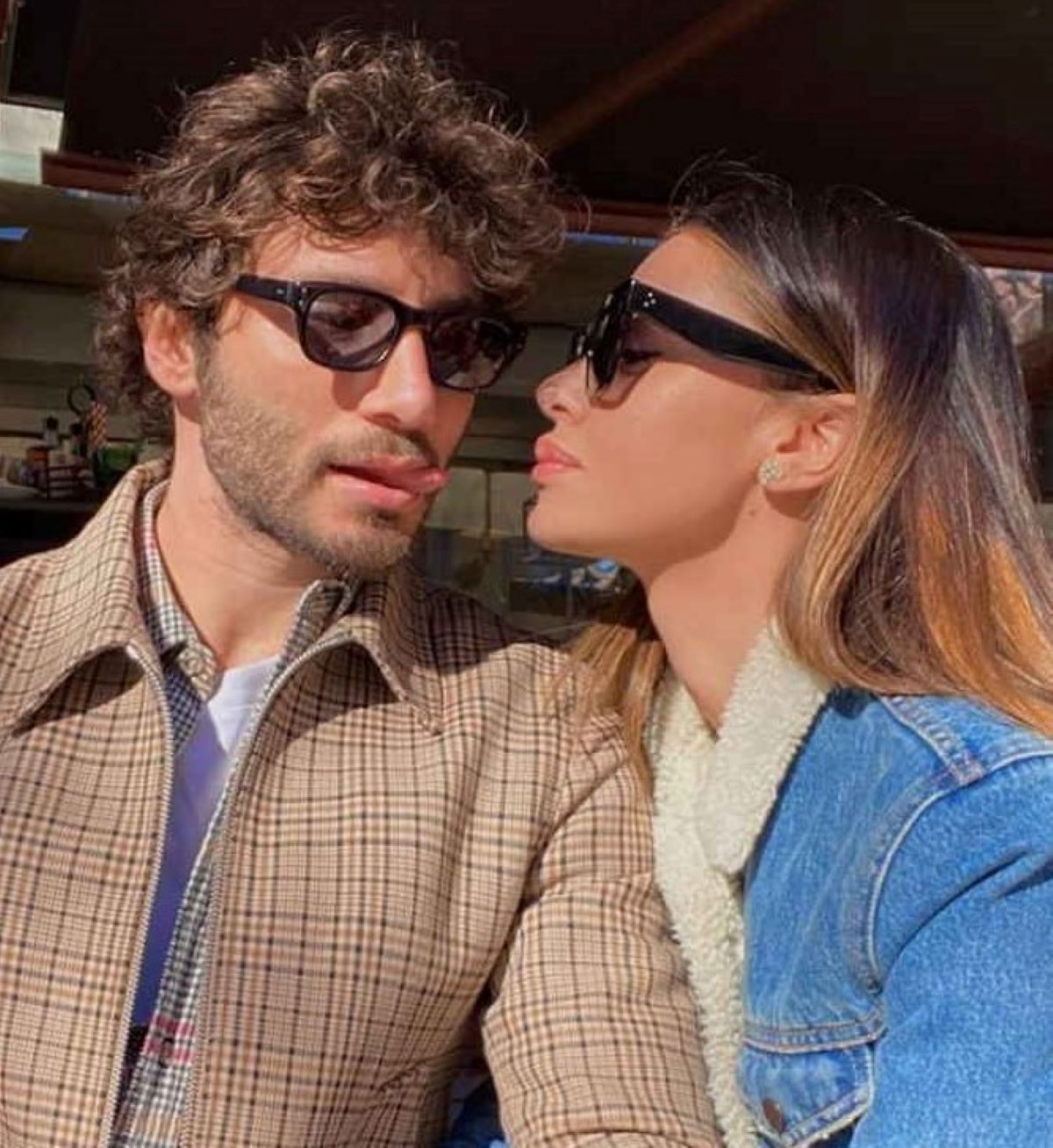 Belen e Stefano, prove da famiglia allargata: al parco insieme ai figli