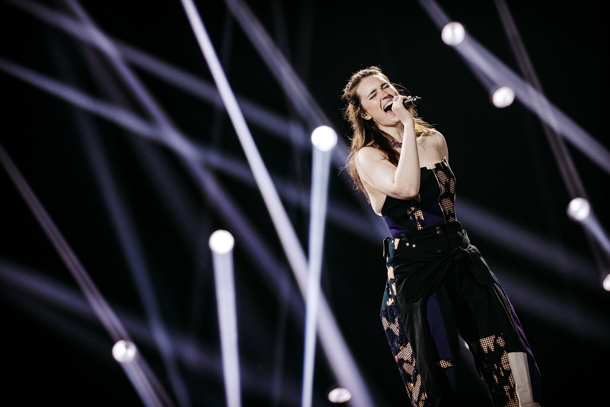 lights off we are domi