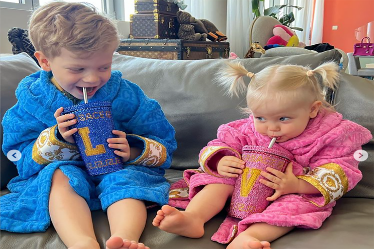 I regali di Donatella Versace a Leone e Vittoria