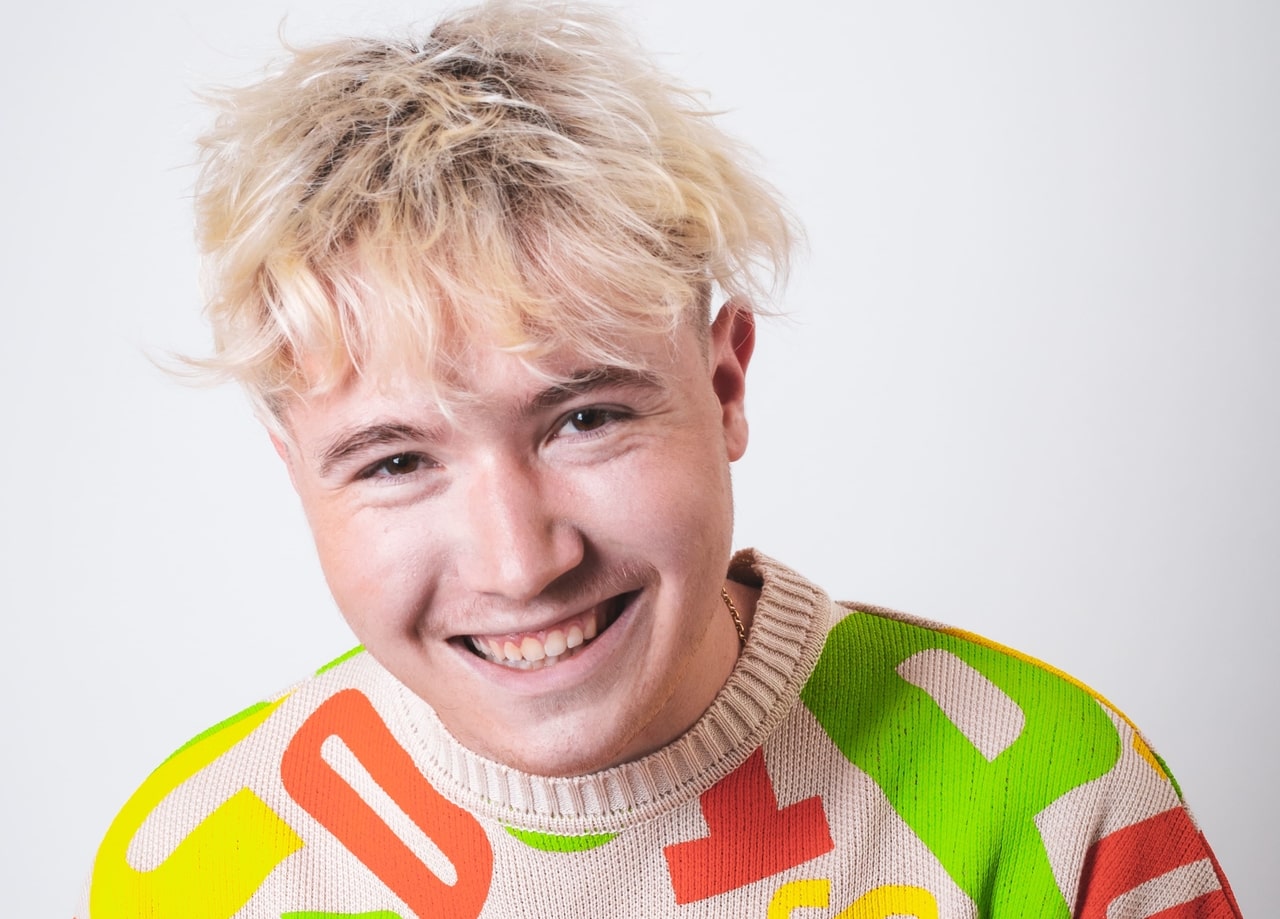 Alfa: audio, testo, traduzione e significato di You make me so happy