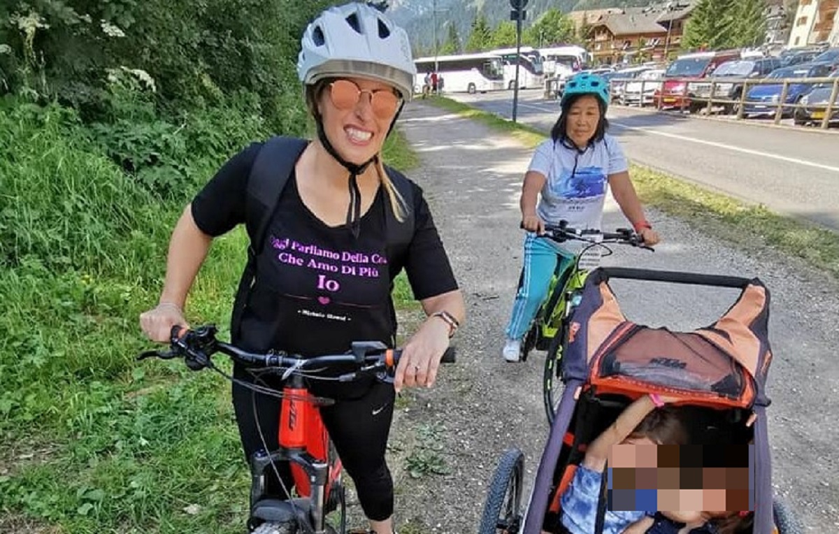 La foto "incriminata" di Clio con figli e tata a Canazei