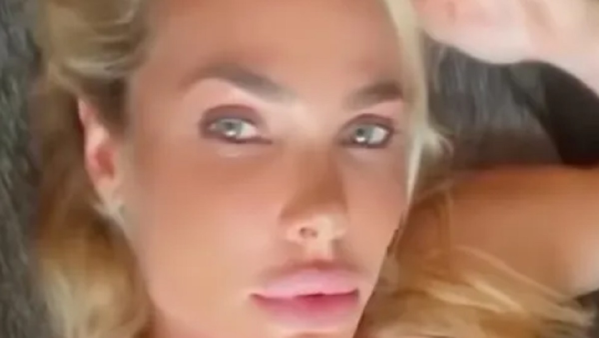 Il nuovo look di Ilary Blasi