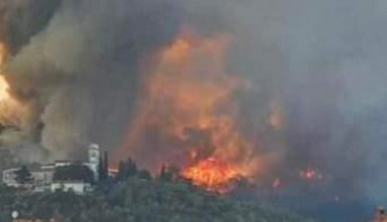 Il Carso brucia ed ora ci si mette anche la bora