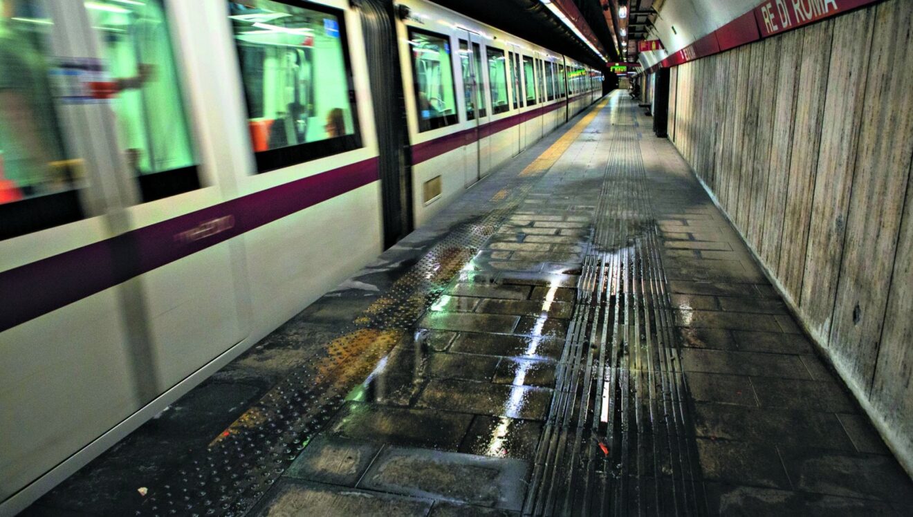 cane in galleria metro A