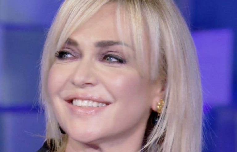 Paola Barale si racconta in un'intervista e rivela la sua "scelta consapevole"