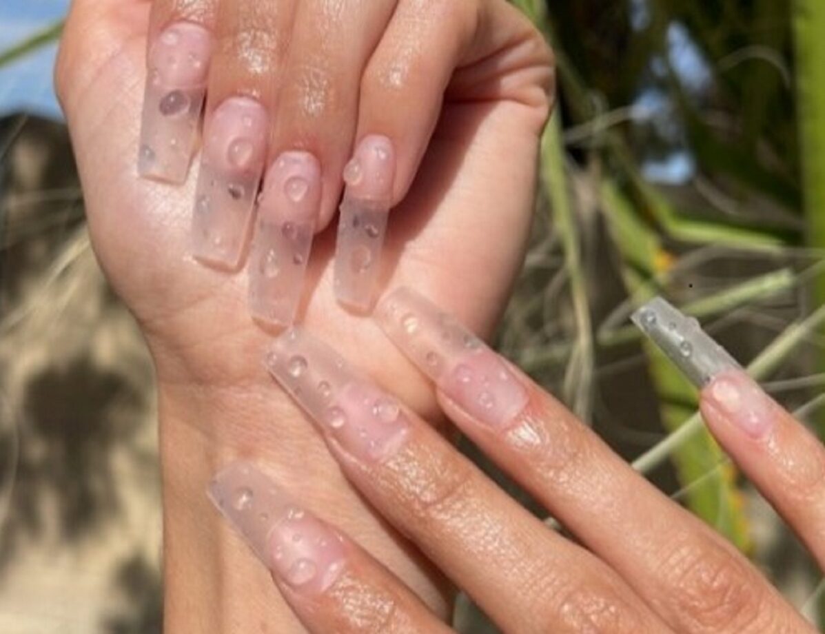 Droplet nails: la nuova tendenza della nail art pensata per l’estate