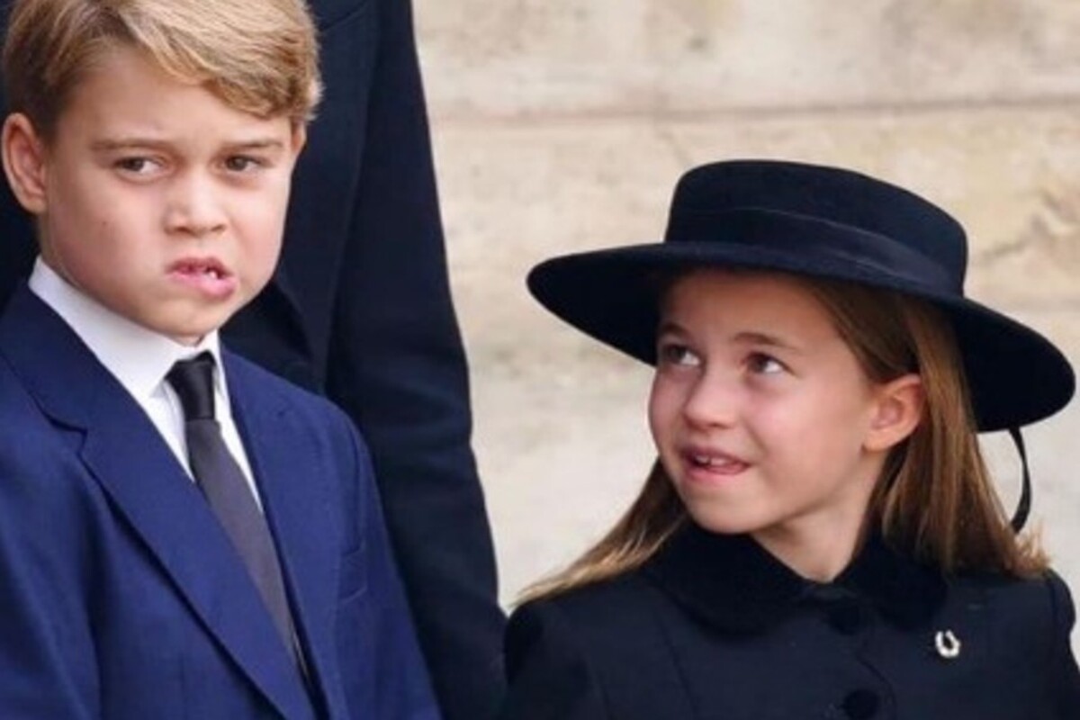 Regina significato spilla Charlotte