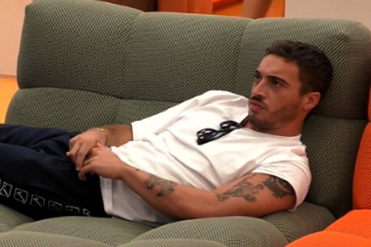 GF Vip Antonino censurato Belen