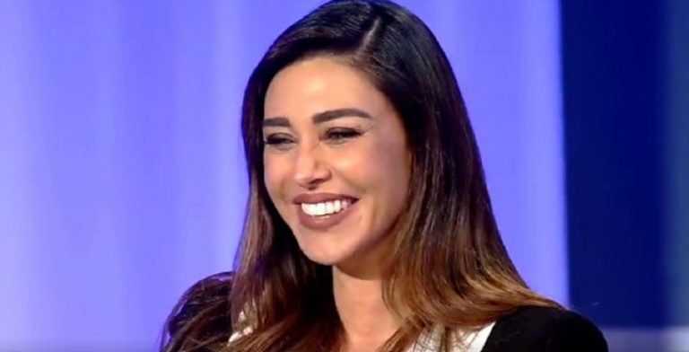 Belen Rodriguez al Maurizio Costanzo Show: "Ecco come vanno le cose con De Martino"