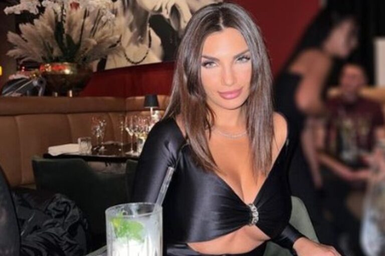 Elettra Lamborghini body farfalle