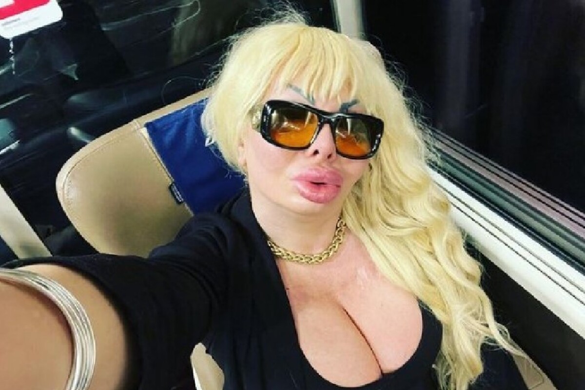 Elenoire Ferruzzi nuda