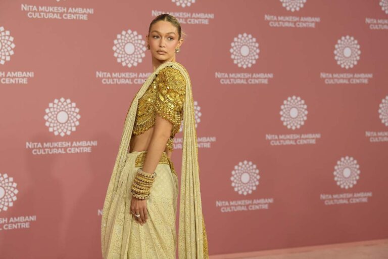 Gigi Hadid red carpet a Mumbai