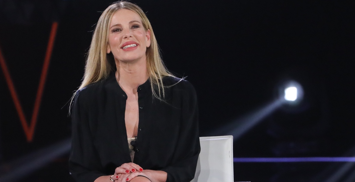 Marca e costo del costume sfoggiato dalla conduttrice