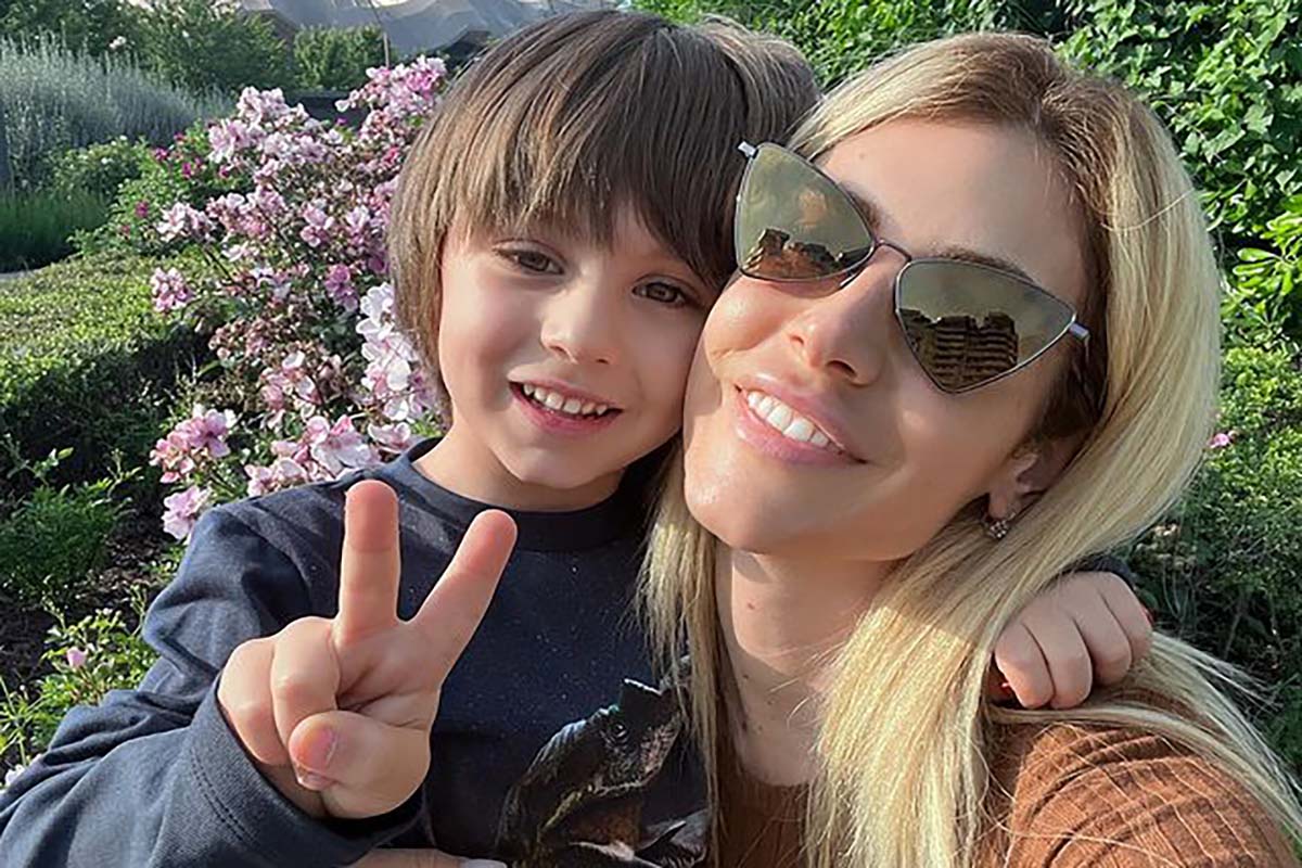 Il bambino della "Bonas" di Avanti un altro ha subito un'operazione e ora può muoversi di nuovo: la storia della sua infermità