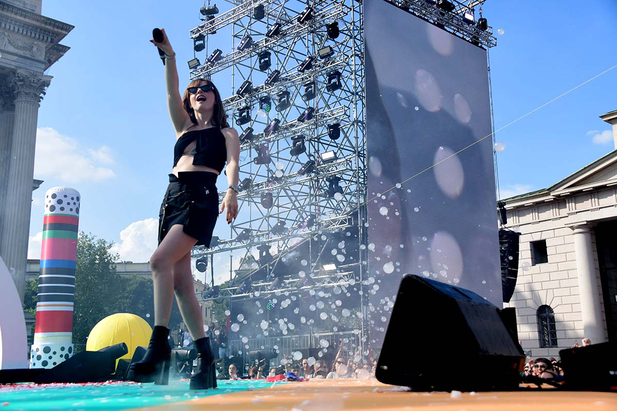 La cantante di "Mon amour" ama la pelle chiara e rinuncia ai raggi uv: i motivi dietro la scelta