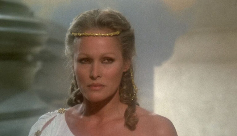 Ursula Andress, chi è l'attrice di "Agente 007 - Licenza di uccidere": età, carriera