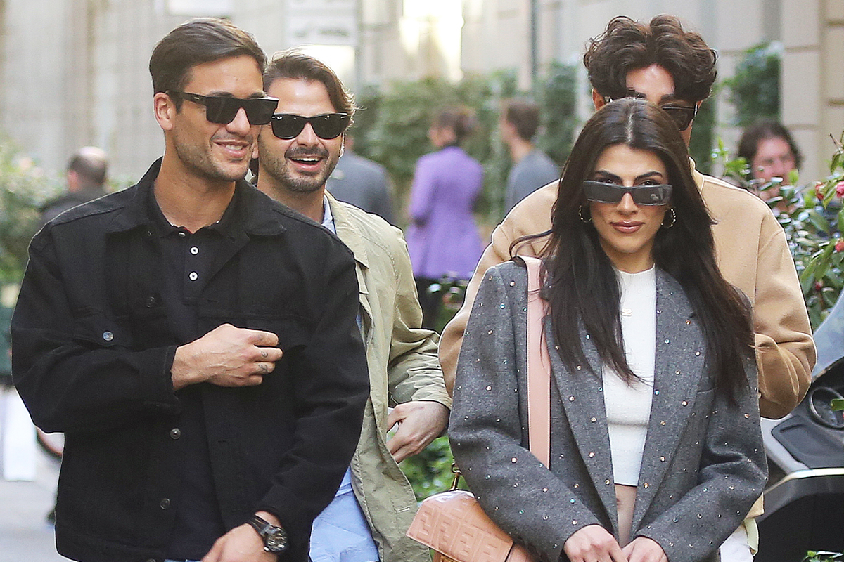 Trend moda 2023: le scarpe sono trasparenti come quelle di Giulia Salemi