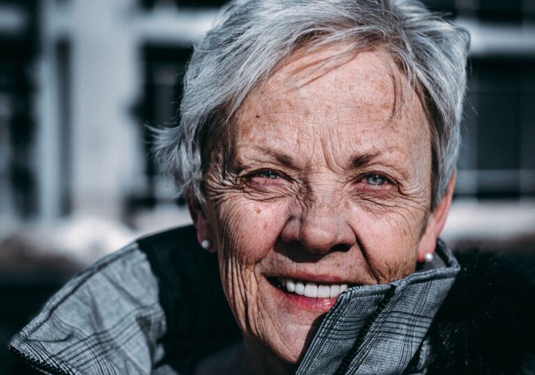 Consigli per far risaltare le proprie chiome bianche