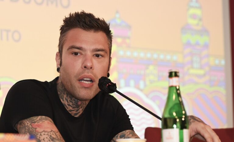 Fedez a Mucchio Selvaggio: "Se torno a Sanremo Chiara Ferragni chiede il divorzio". Che cosa è successo veramente?