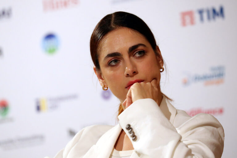 "Diventare mamma illumina": critiche al posto dedicato al figlio da parte di Miriam Leone