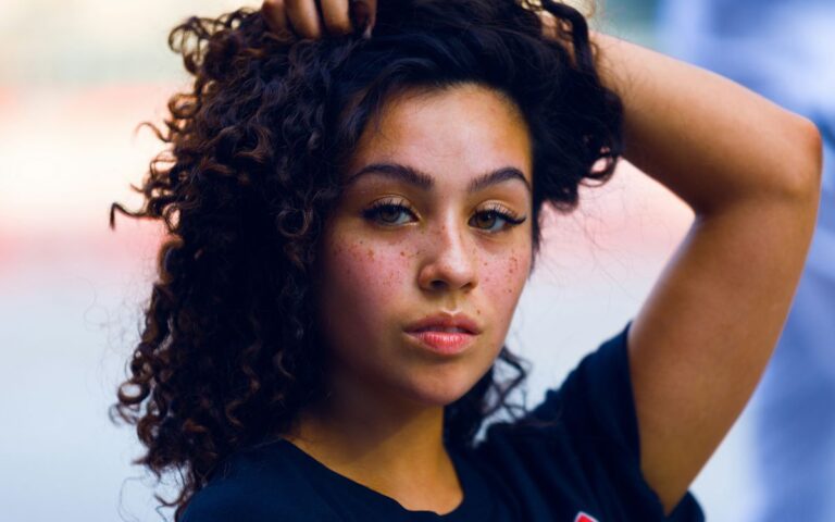 Le acconciature migliori per chiome ribelli