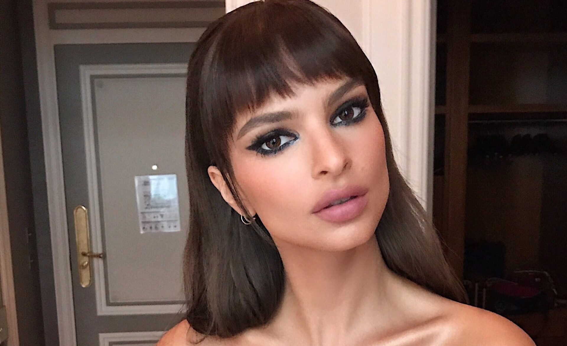 Emily Ratajkowski rivoluziona l'anello di fidanzamento: ecco i "divorce rings"