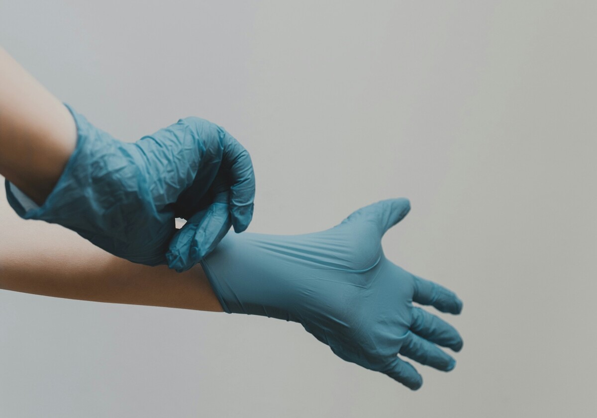 Simona Ventura racconta la malattia: "Ho mezza faccia bloccata"