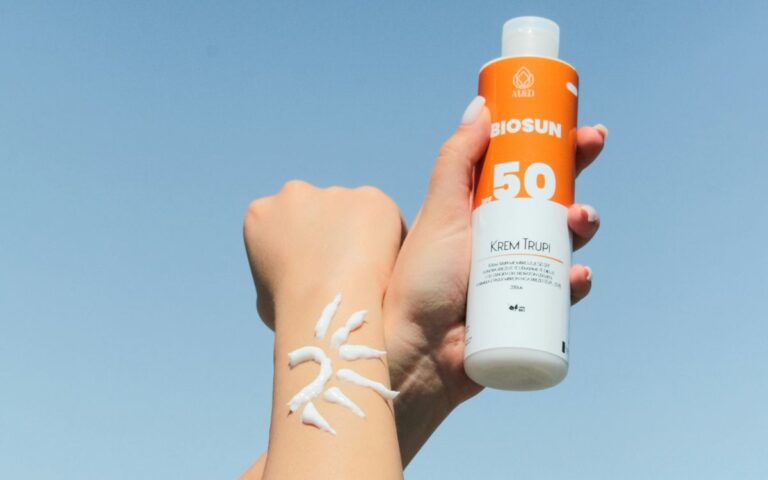 Rimedi e trucchi per lenire la pelle scottata