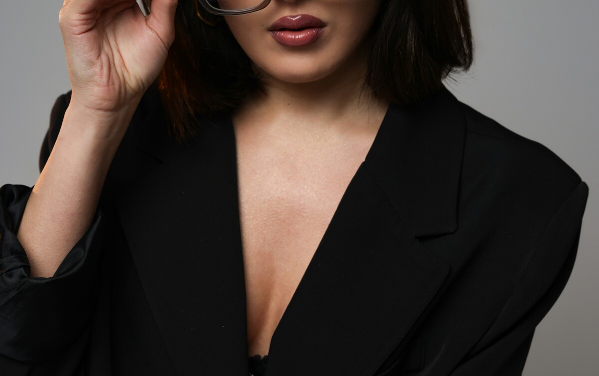 Blazer maxi spalline donna: tutto sul trend 2024