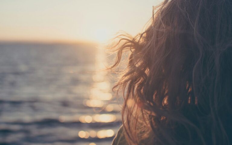 Guida alla cura dei capelli in estate