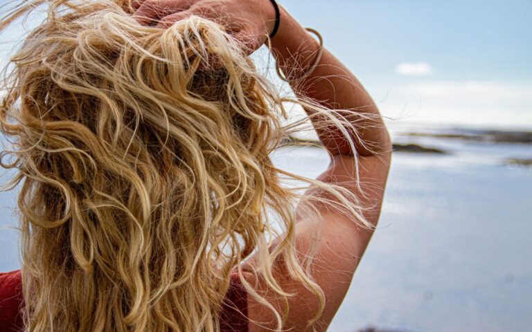 Trucchi e consigli per un'acconciatura perfetta e duratura