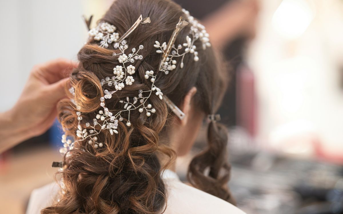 Tendenze capelli sposa per il 2024