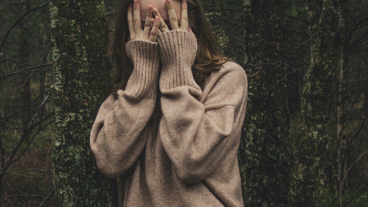 Il colore moda dell'inverno 2024-2025 è il caffellatte: idee di look