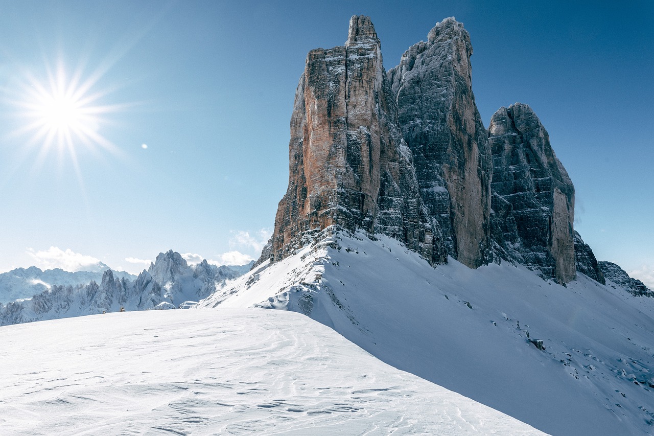 Dalle piste da sci alle escursioni: le Tre Cime in inverno e in primavera
