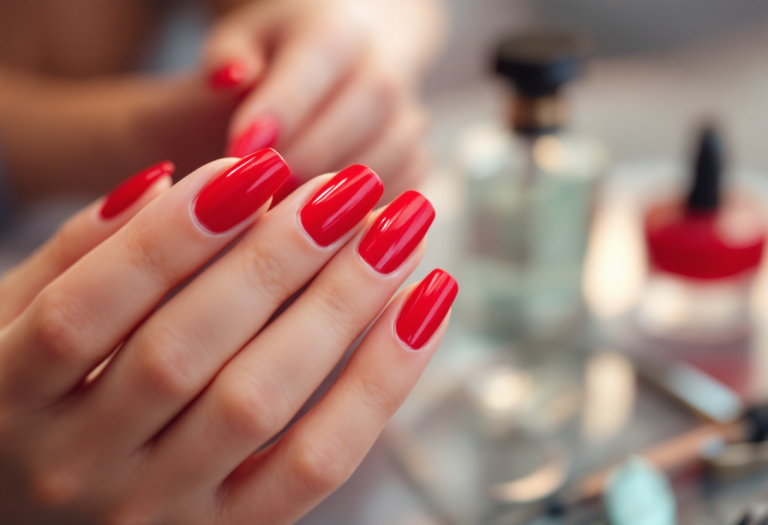 Manicure rossa perfetta per eventi e occasioni speciali