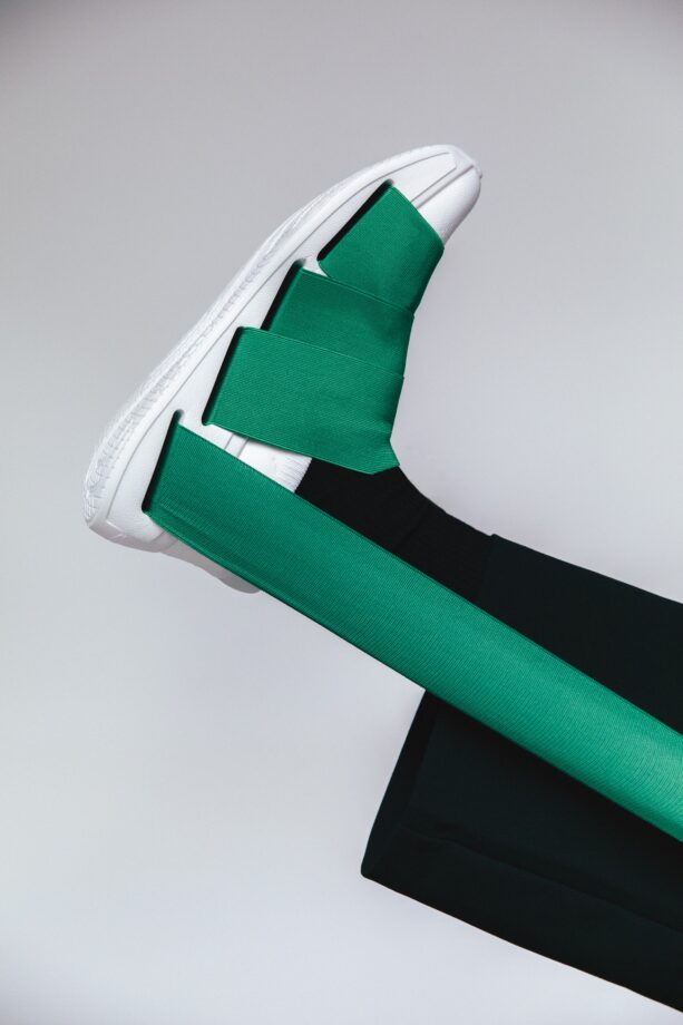 Dalla palestra al tempo libero: come la “Sneaker Culture” ha riscritto il guardaroba femminile 2026