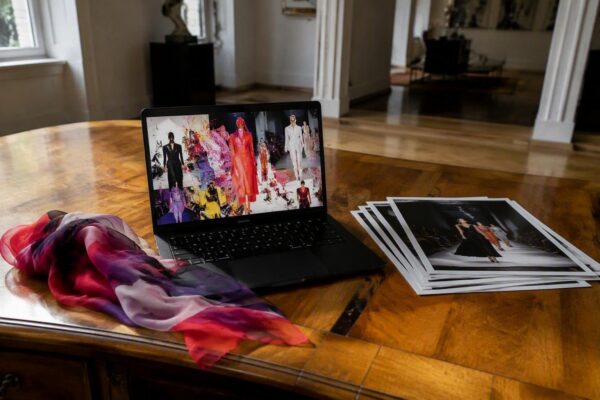 Itinerari di moda: la mostra digitale di Andrea Varani alla Triennale di Milano
