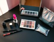 Make-up 2026: neon, metallizzati e labbra ghiacciate per lo stile Y3K