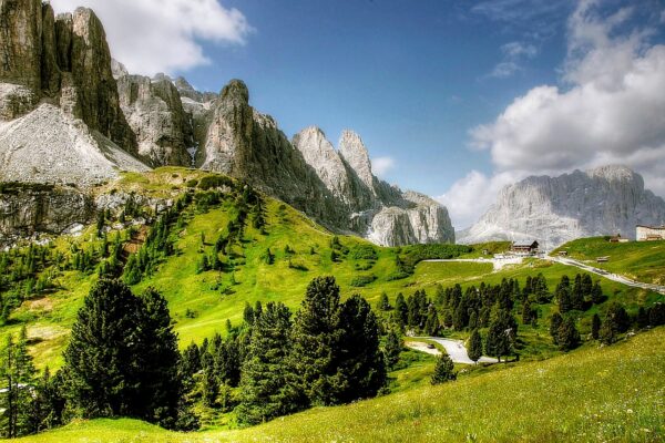 Val Gardena in estate: escursioni, tradizioni e panorami nel cuore delle Dolomiti