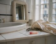 Dai rossetti opachi ai balsami colorati: la rivoluzione beauty made in France