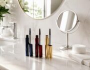 Mascara colorato: come usarlo con stile tra giorno e sera