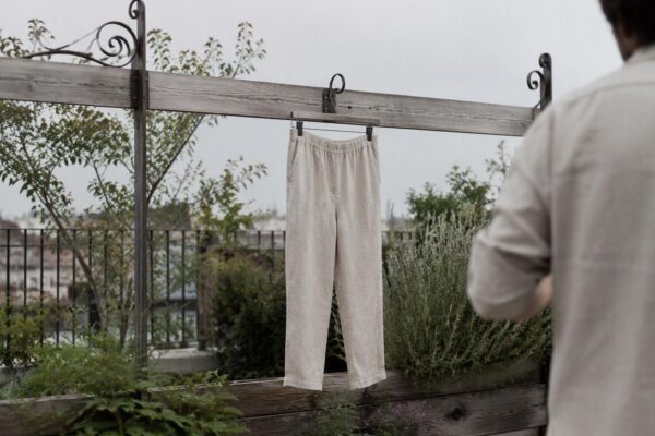 Scopri i migliori pantaloni di lino per l'estate 2026: comfort e eleganza